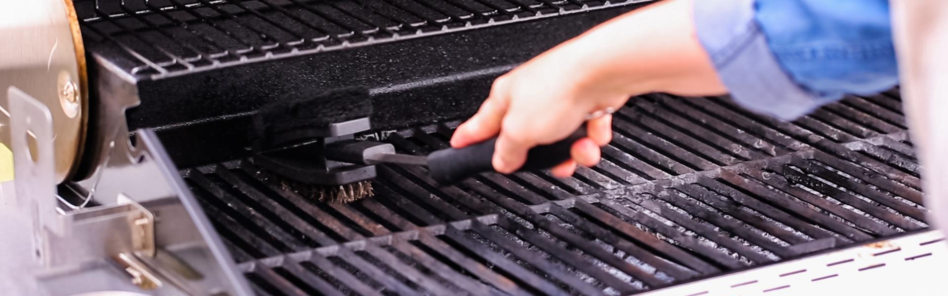 ¿Por qué usar un desengrasante industrial para limpiar parrillas? Ventajas, uso y cuidados esenciales